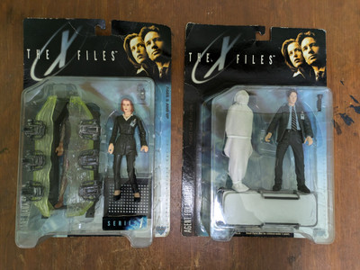 X Files Fight The Future Action Figures Mulder And Scully Series 1