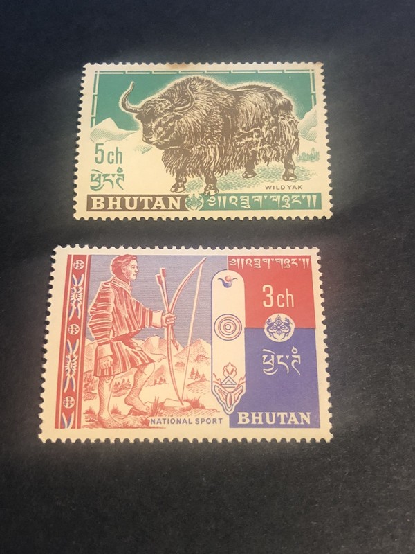 BHUTAN Stamp Lot Scott A4, 7 MNH Fault Stain Spot on reverse K55