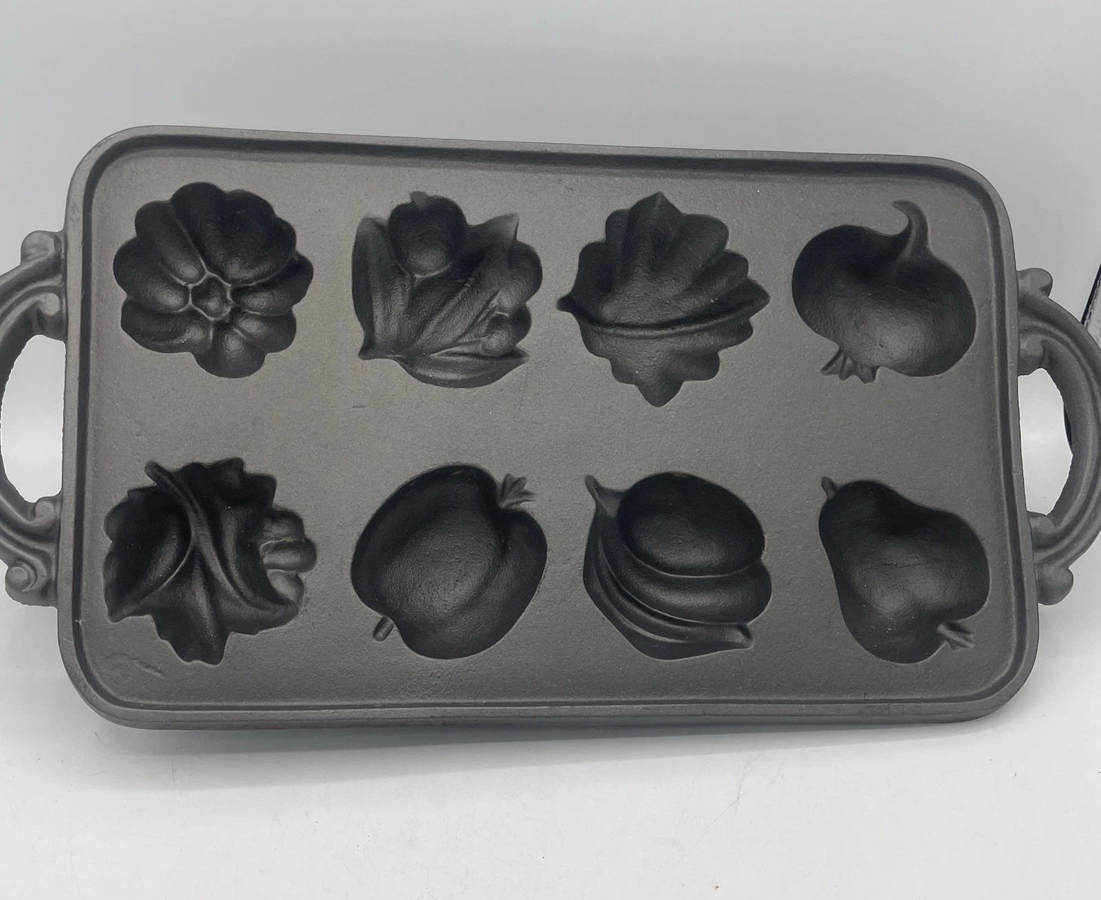 John Wright Cast Iron Fall Harvest Baking Mold Cornbread Muffin Pan