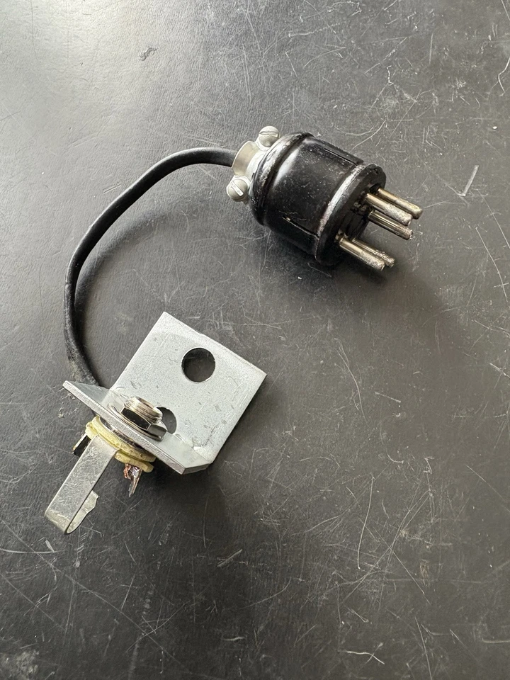 Adaptador de salida de órgano “The Organ Transplant” Hammond de 5 pines a 1/4” Foto 2 de 3