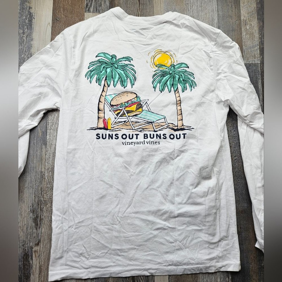Vineyard Vines Men's XS Suns Out Buns Out Graphic Long