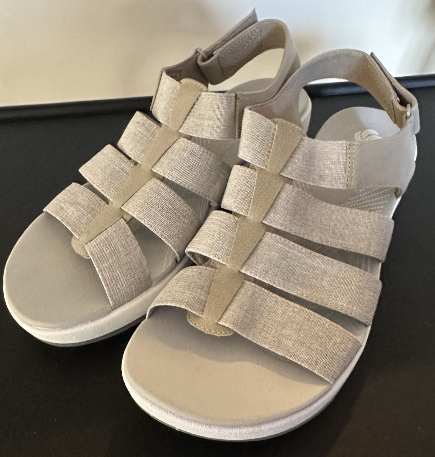 Clarks Womens Beige Wedge Sandals Size 9.5 Cloud Steppers Cushioned Comfort