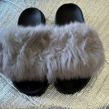 Women  s Size 7 Black/Gray Faux Fur Slip-On Slide Sandals Solid Casual -Def