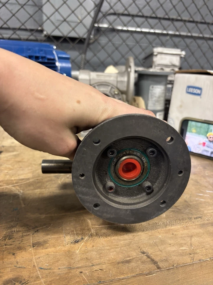 Winsmith 913MDN Gear Reduction Box Speed Reducer Gearbox 60:1 Ratio .18 HP - Image 4 of 4