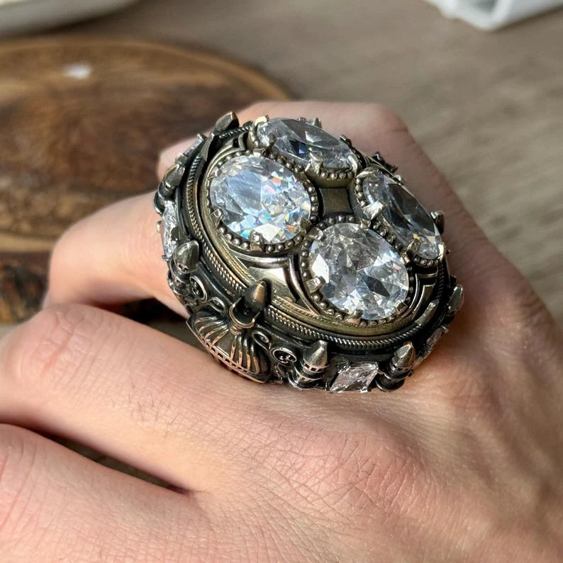 Anillo de Moissanita Grande de Plata para Hombres, Estilo Otomano Hecho a Mano Anillo Único Foto 2 de 4