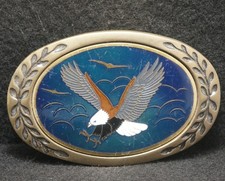 XC25108 VINTAGE 1970s BALD EAGLE FLYING BIRD ANIMAL ARTWORK MENS BELT BUCKLE