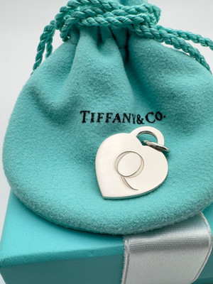 Tiffany &Co Initial Letter Q  Medium Heart  Charm pendant Sterling 925 Rare