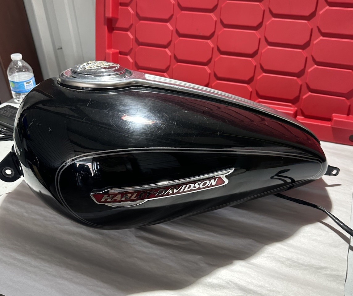 2007-2012 Harley-davidson Sportster 1200 Xl1200c Gas Tank Fuel