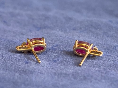 14k Yellow Gold Earrings 1.06g Fine Jewelry Purple Clear Stones Push Back Studs - Picture 15 of 24