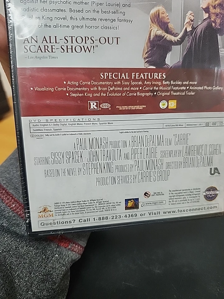 Carrie (DVD, 2012, Stephen King) Sissy Spacek, Piper Laurie - Image 4 of 4