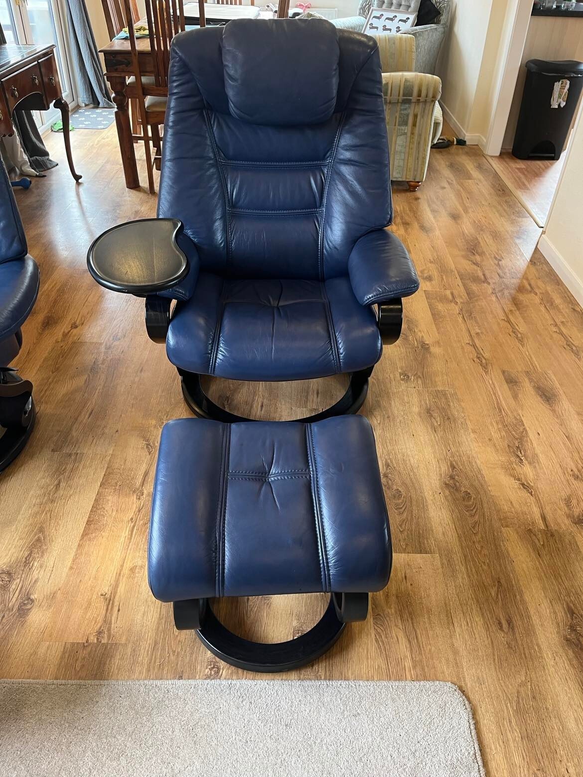 PAIR OF HIMOLLA CORRIB ZEROSTRESS LEATHER SWIVEL RECLINING CHAIR