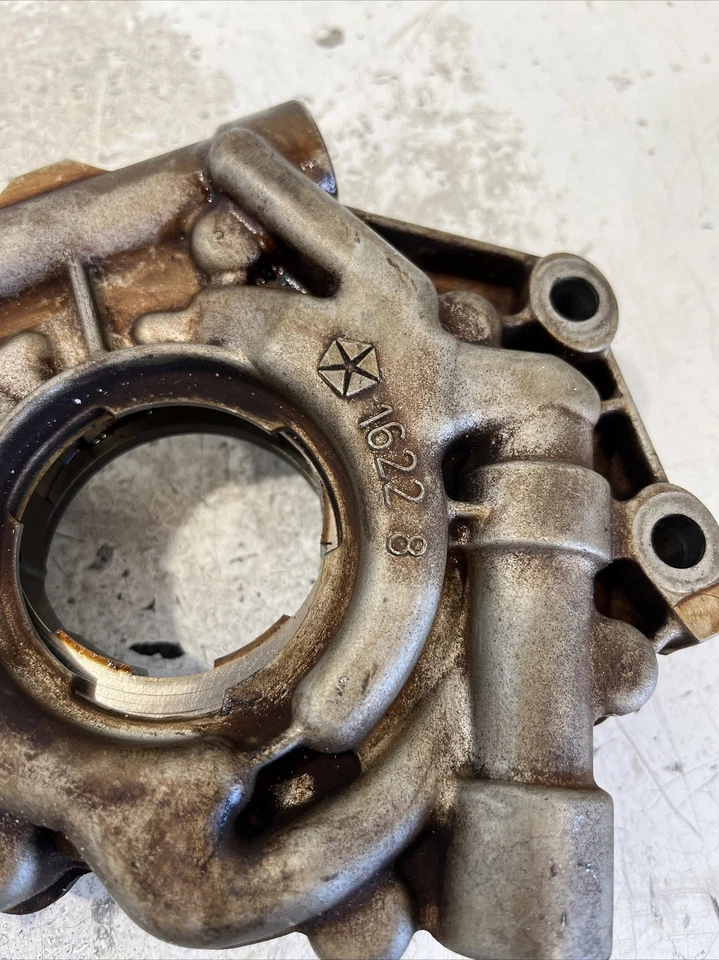 Chrysler 300C Oil Pump 15950834 Genuine 5.7 Hemi 340Hp 2009 - Image 2 of 4