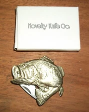 NOVELTY KNIFE CO. BRASS LARGEMOUTH BASS FISH FOLDING POCKET KNIFE * DETAIL *NEW