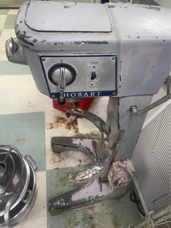 Dough mixer 30 courts Hobart bakery restaurant equipment