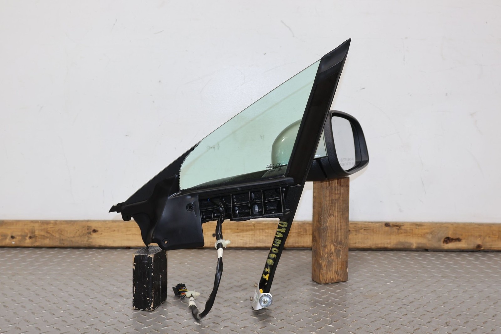 Aston Martin V8 Vantage Right Side mirrors Set