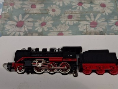 Trix Express; Dampflok mit Tender Baureihe 24 schwarz + Teil der OVP