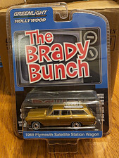 GreenLight Hollywood The Brady Bunch 1969 Plymouth Satellite Wagon 1:64 Gold LE