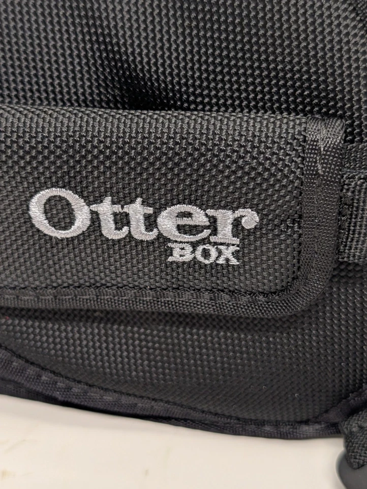 OtterBox Utility Series Latch II Case with Accessory Bag NWT - Image 2 of 4