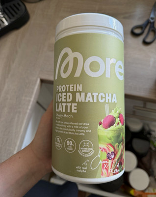 more Protein Pulver Iced Matcha Latte Cherry  Mochi (geöffnet - 1Scoop entnommen