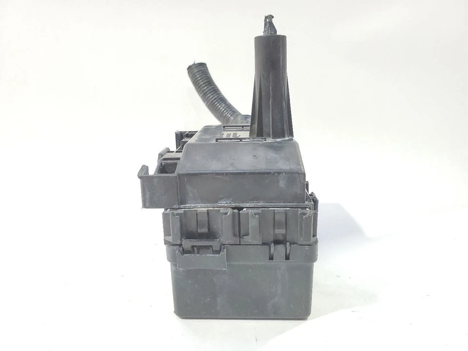 Nissan Titan XD 2017 OEM motor secundario caja de fusibles  Foto 4 de 4