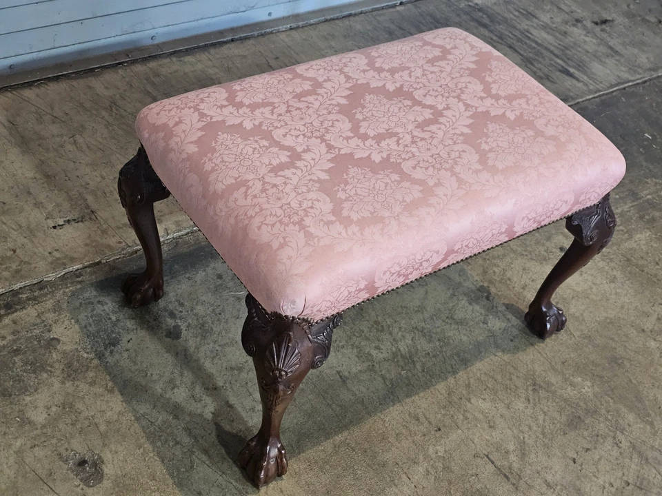Reposapiés Baker Historic Charleston Chippendale caoba banco taburete garra y bola Foto 3 de 4