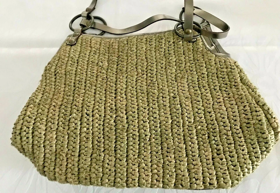 Bolsa de tecido verde oliva grande Nine West com miçangas, alças de bronze  - Imagem 2 de 4