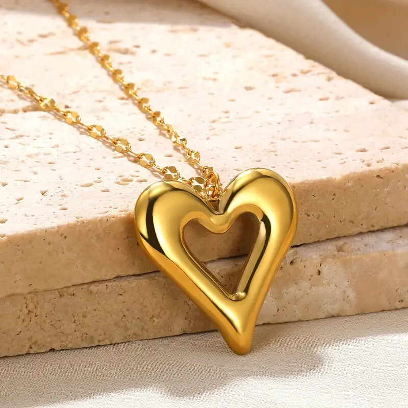 アクセサリー 18k AU750 Hallow Heart Pendant Hollow Golden Glossy Heart Pendant Necklace Luxury Simple Style