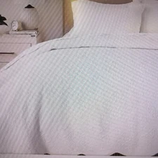 Blantyre Scalloped Edge White Cotton 3 pc Oversized King Quilt Bedding Set