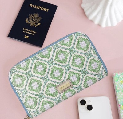 NWT Lilly Pulitzer Leatherette Travel Wallet for Women, Passport Holder