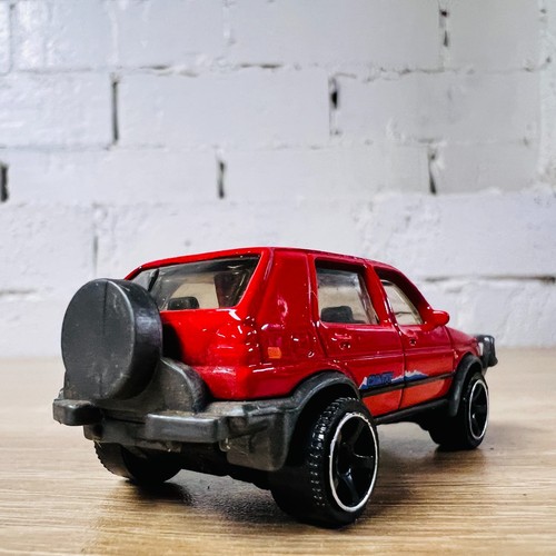 Matchbox 90 VW Volkswagen Golf Red Black MB1038 2018 MBX Country - Picture 8 of 15