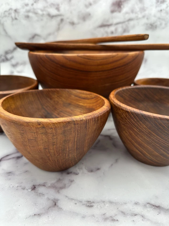 Juego de 7 cuencos para servir/ensalada de madera de teca de delfín vintage Tailandia MCM mediados de siglo Foto 2 de 3