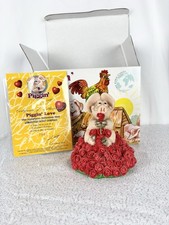 Piggin’ Love David Corbridge Figurine 1999/2000 Collectors Club Special Box. COA