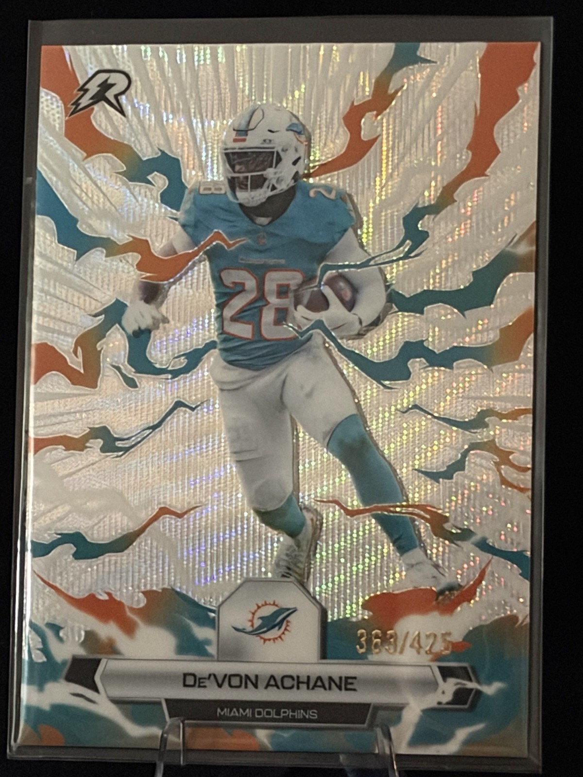 2025 Topps Resurgence Devon Achane /425 (Surge Refractor) #63