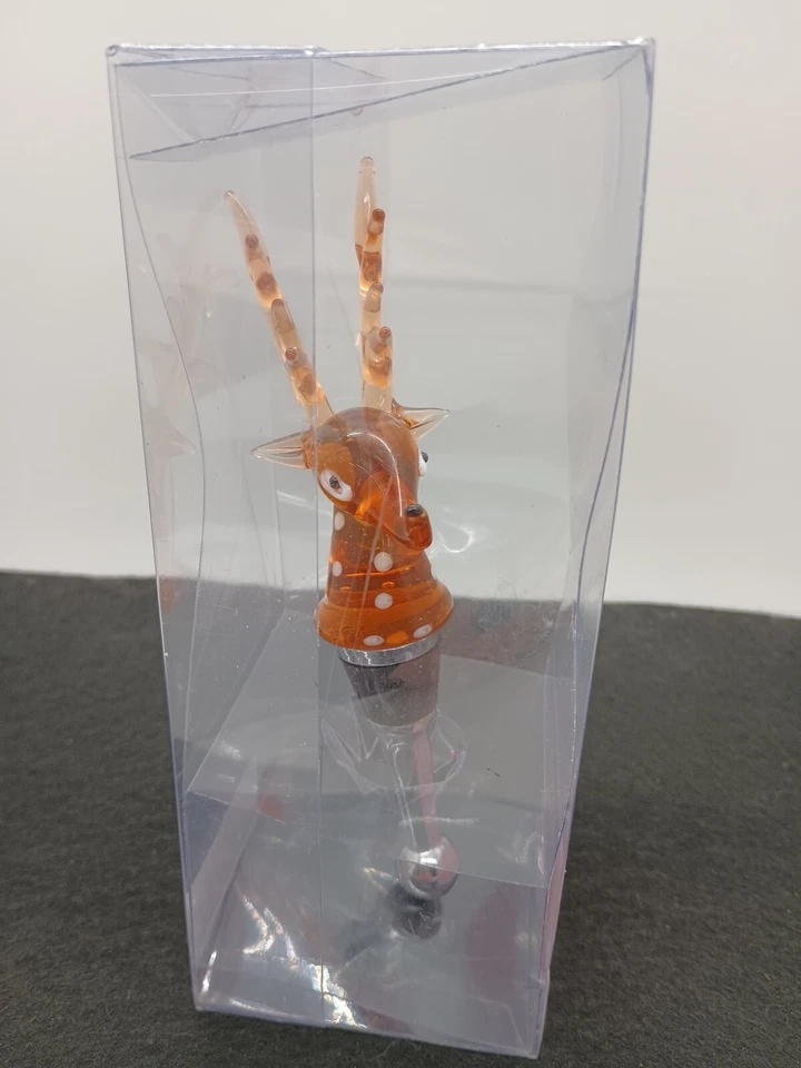 Tapón de vino botella de reno de vidrio Mudpie Foto 3 de 4