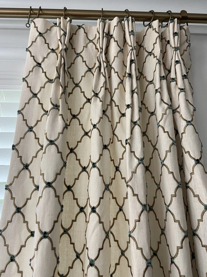 "Cortinas decorativas plisadas personalizadas enrejadas bordadas Artemis Highland Court 88,5""" Foto 3 de 4