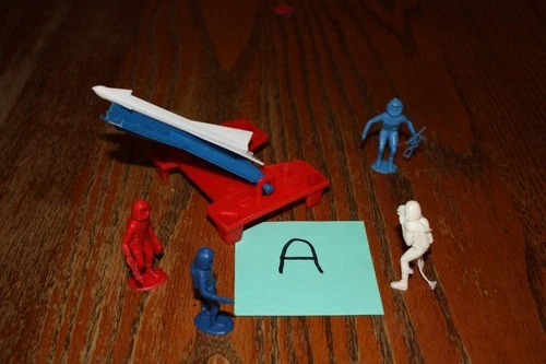 MPC Missiles to the Moon Red/Blue Delta Missile Launcher & White Missile A Marx