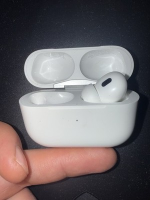 Apple AirPods Pro 2. Generation USB-C Ladecase + Rechter AirPod