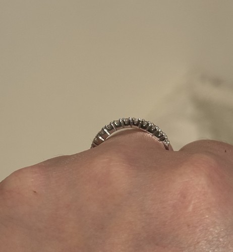Anello a fascia impilabile mezza eternità taglio tondo tono argento misura 7 - Foto 7 di 8