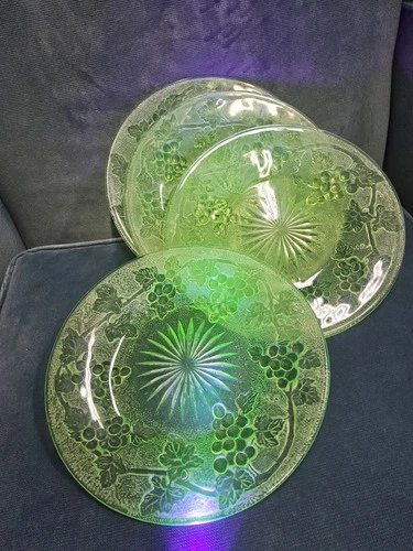 Set of 4 Vintage Green Uranium Glass Depression Glass 8.25" Plates Grapes Vines