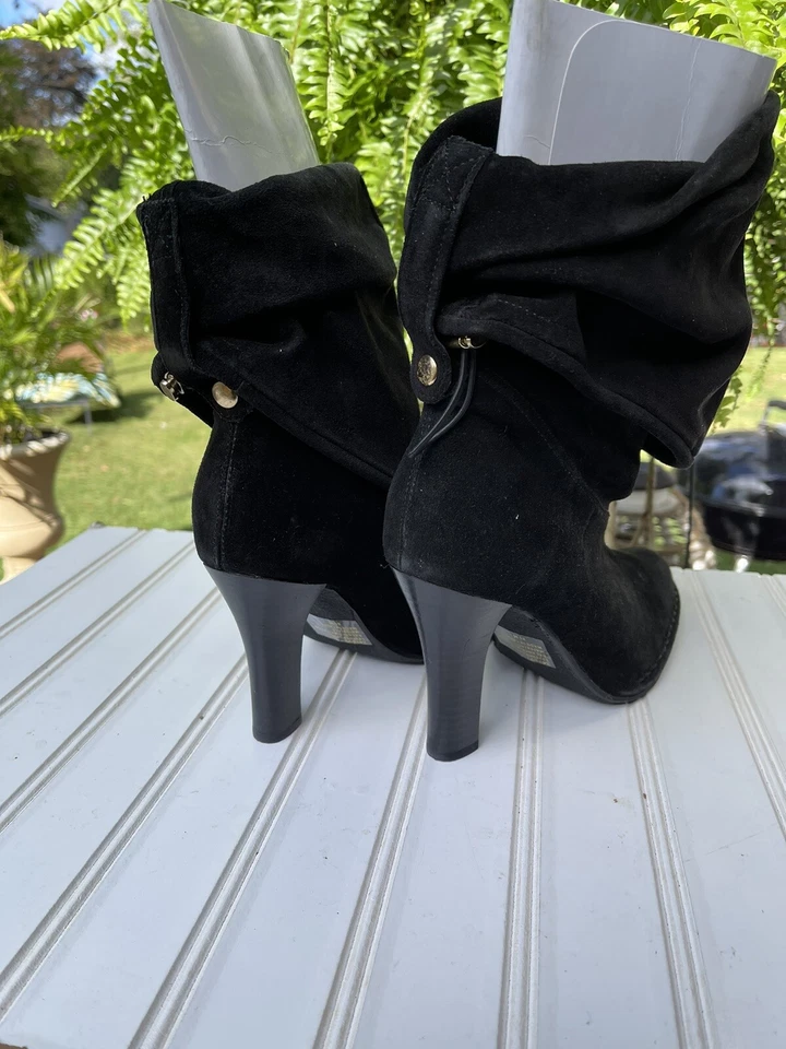 Lo último en Hollywood Botas para Mujer 8.5 Negras Gamuza Holgadas Tacón Alto Tobillo Nuevas Foto 4 de 4