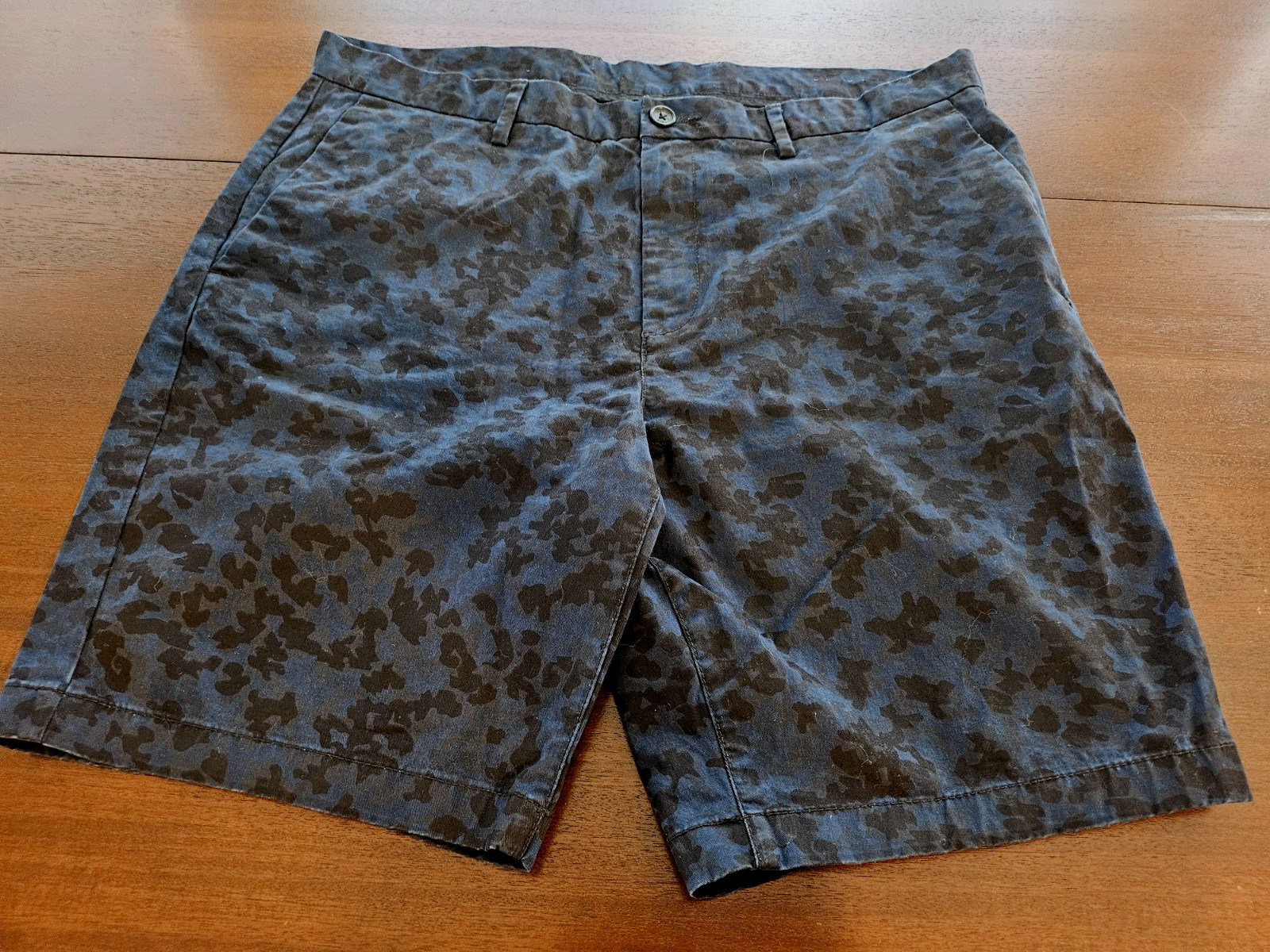 Michael Kors Shorts Mens 36 Flat Front Chino Blue Camo Print thumbnail 2
