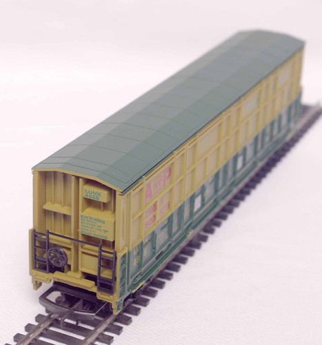 Life-Like Trains HO Thrall Door Rayonier box car - boxed - Canadian - Picture 6 of 8