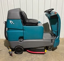 Tennant T7 26" Riding Disk Floor Scrubber