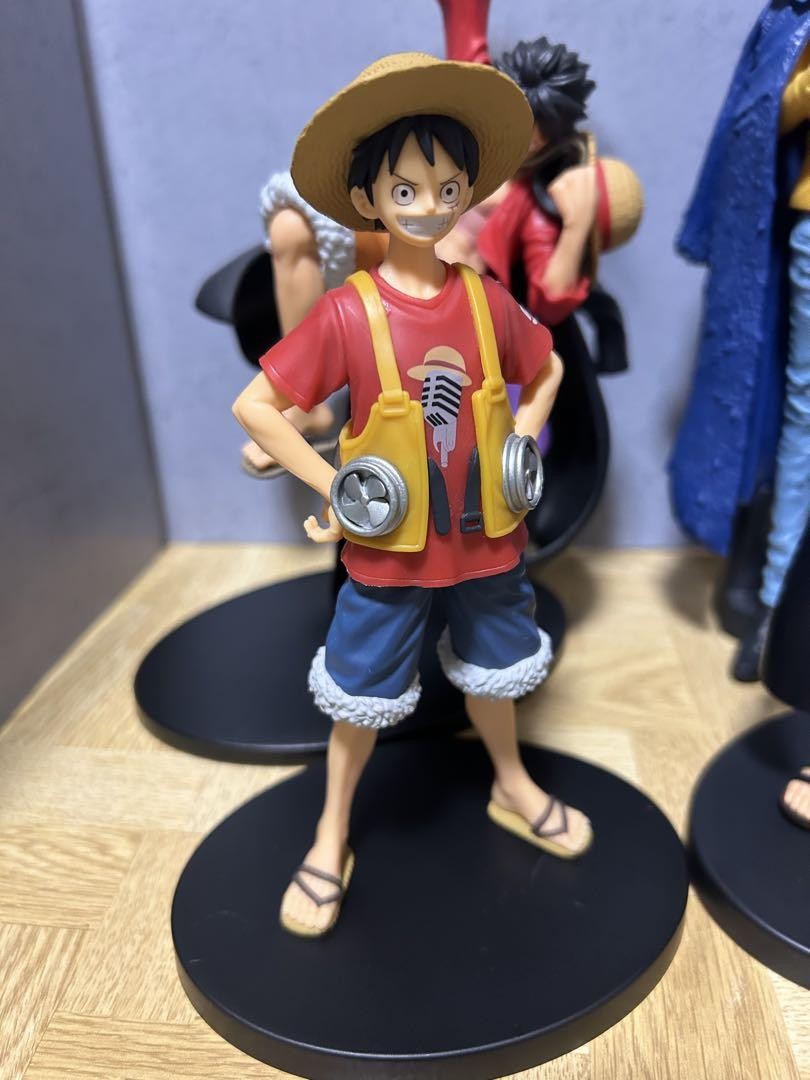 ワンピース フィギュア TRAFALGAR.LAW SHANKS 6体セット ワンピース フィギュア TRAFALGAR.LAW SHANKS 6体セット - メルカリ