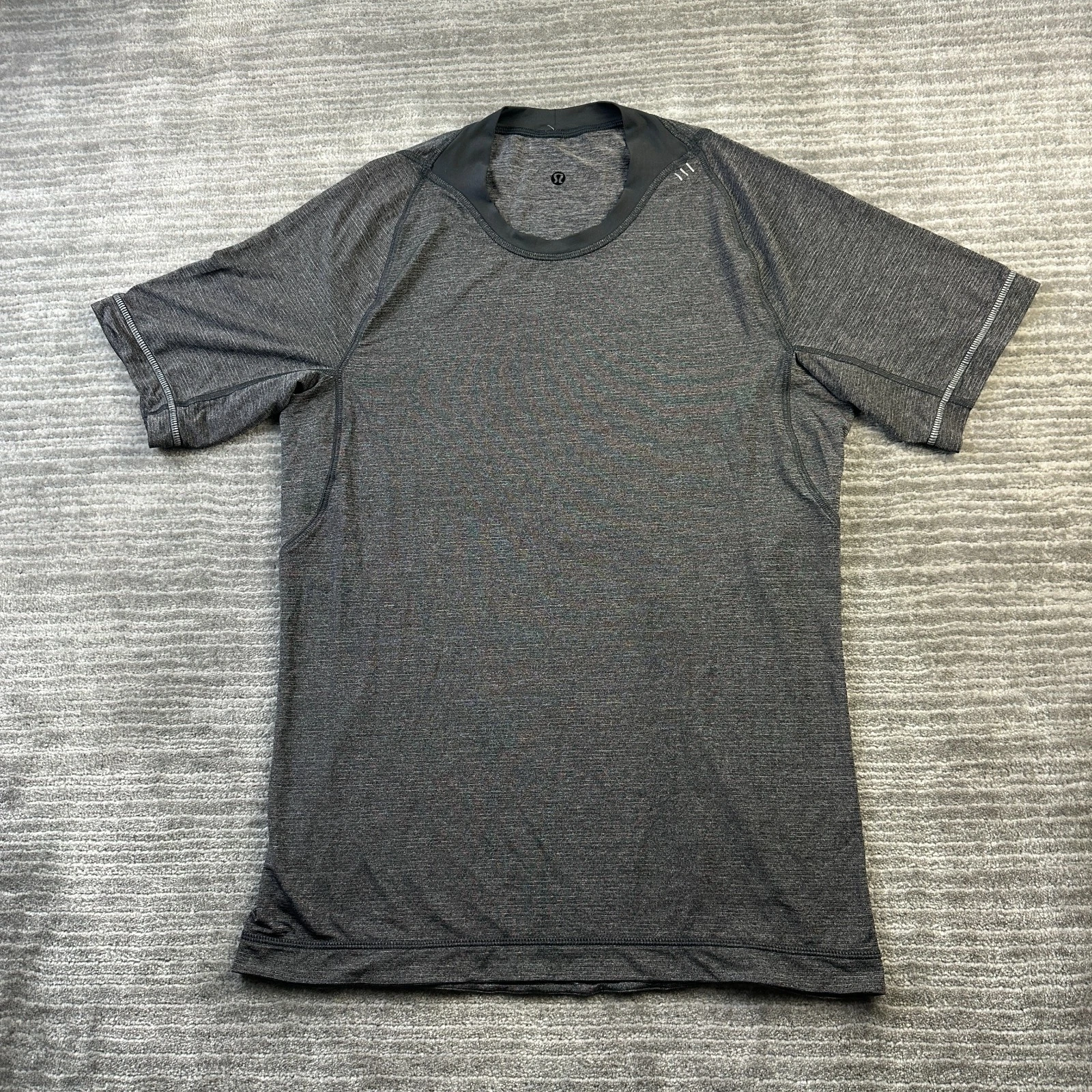 Lululemon Shirt Mens Medium Gray Gym Training Performance Running