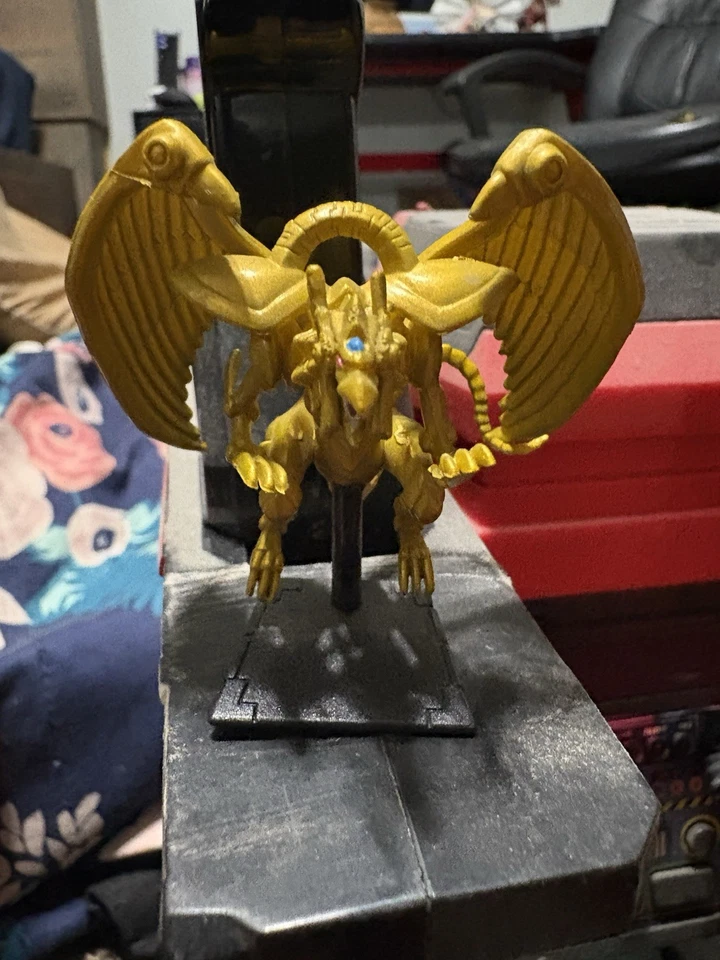 Minifigura de colección Yugioh Dragón de Ra con alas doradas de 2" Foto 2 de 3
