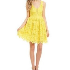 (A2) Gianni Bini GB Bright Yellow Lace V-Neck Mini Dress - Size S - Excellent Co