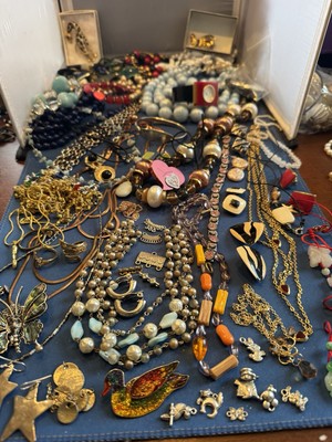 Antique Vintage Junk Drawer Jewelry Lot Estate Sale Find lot X-19