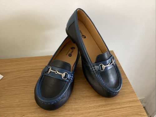 Easy b shoes Diana in two tone blue size 7