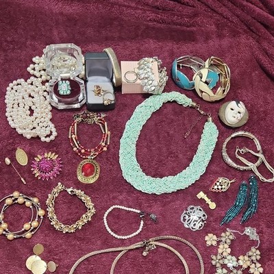 Vtg Jewelry Lot  ( 29 ) piece 
